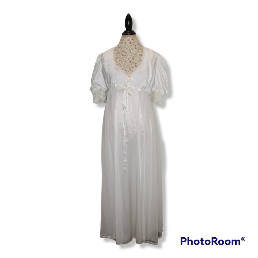 Vintage White Floral Nightgown Peignoir Set